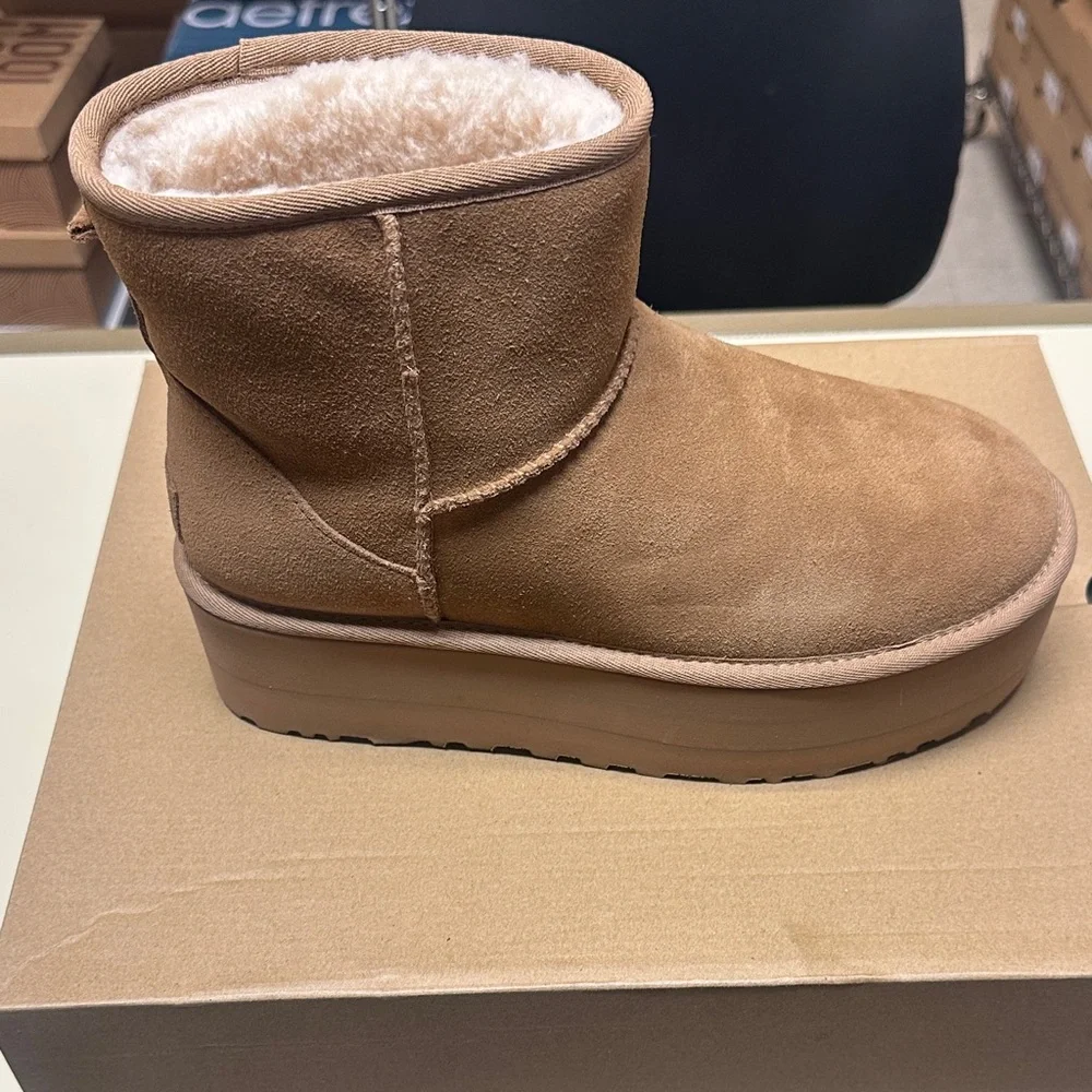 LAST ONE!!!Ugg Women’s Classic Mini Platform Chestnut Suede Shearling Ankle Boot